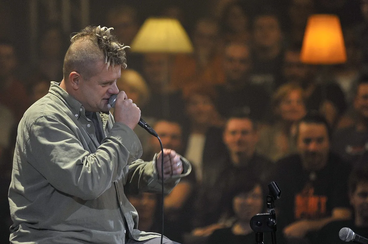 Odsłonięto tablicę ku czci taty i dziadka Kazika Staszewskego