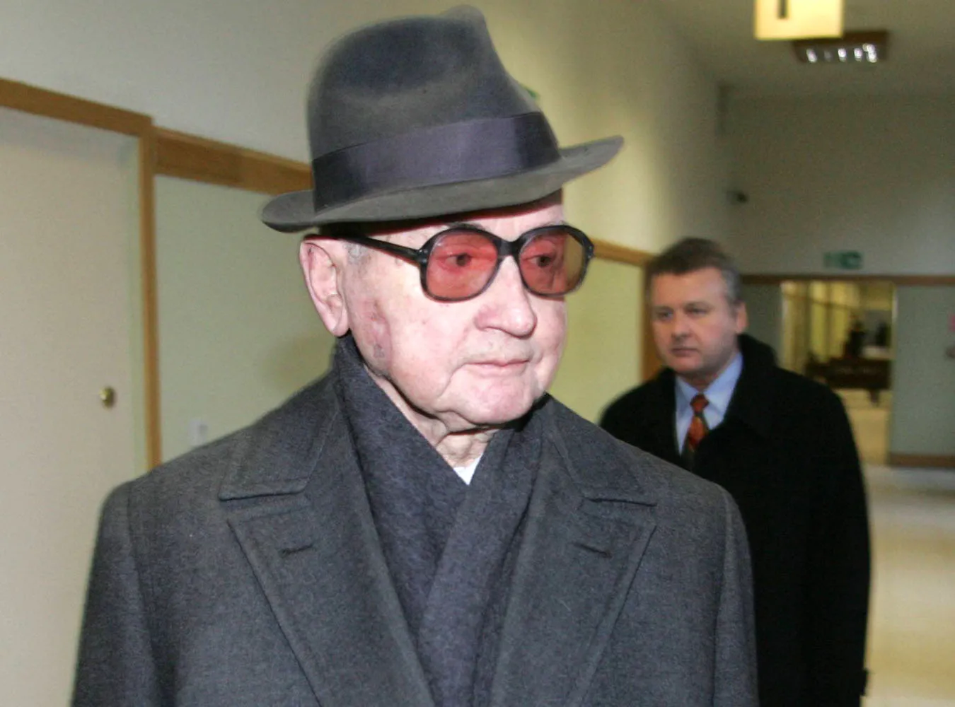 Jaruzelski musi jeszcze zostać w szpitalu