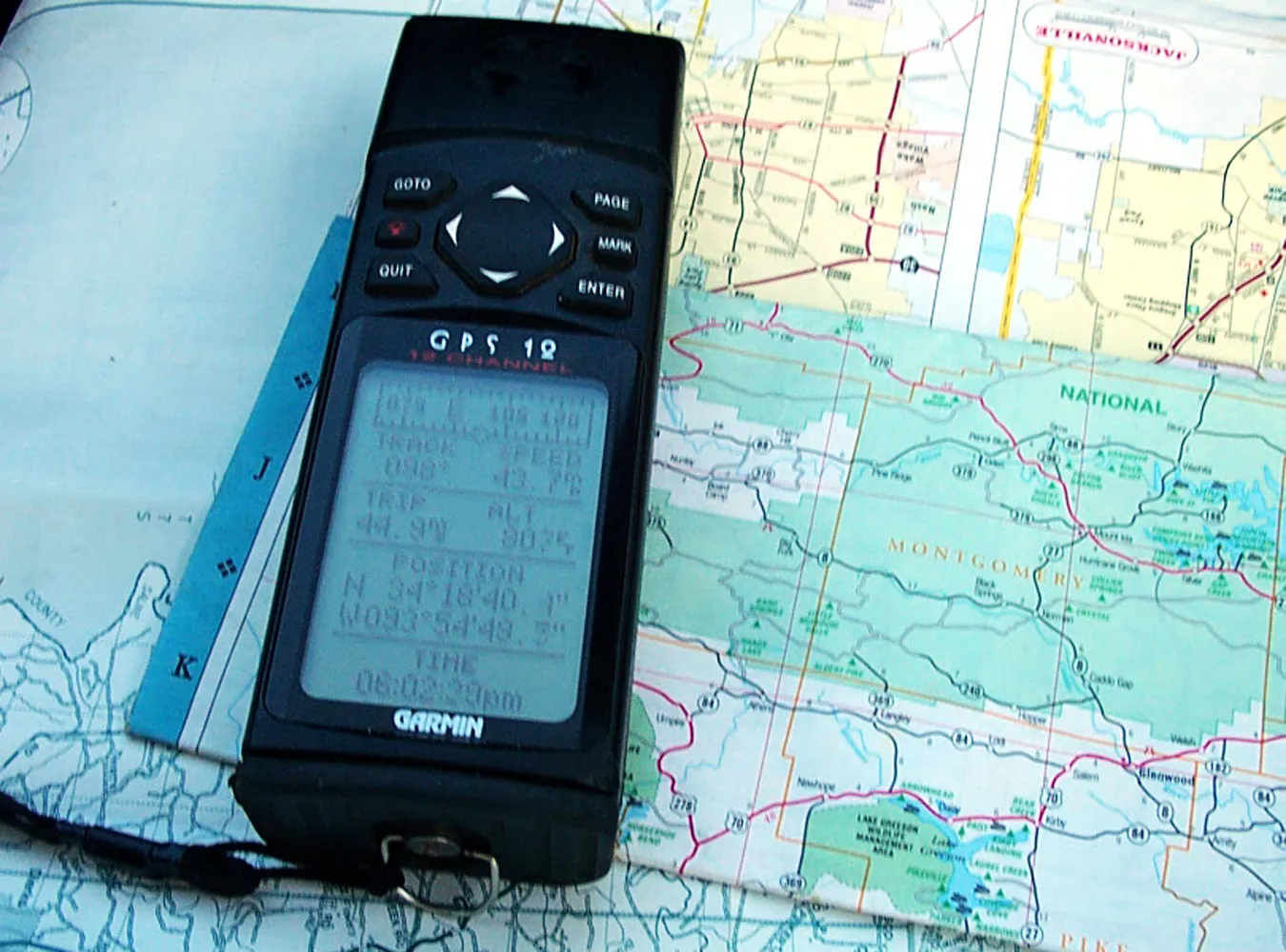 Przez GPS na wiele godzin utknęli w lesie