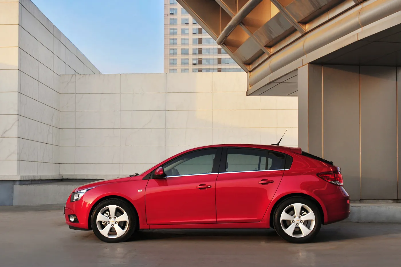 1849170-chevrolet-cruze-hatchback.jpg