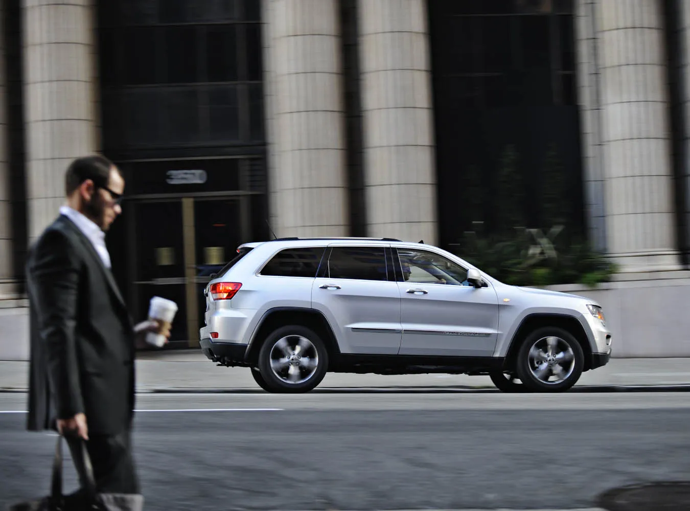 1882491-jeep-grand-cherokee-043jp.jpg