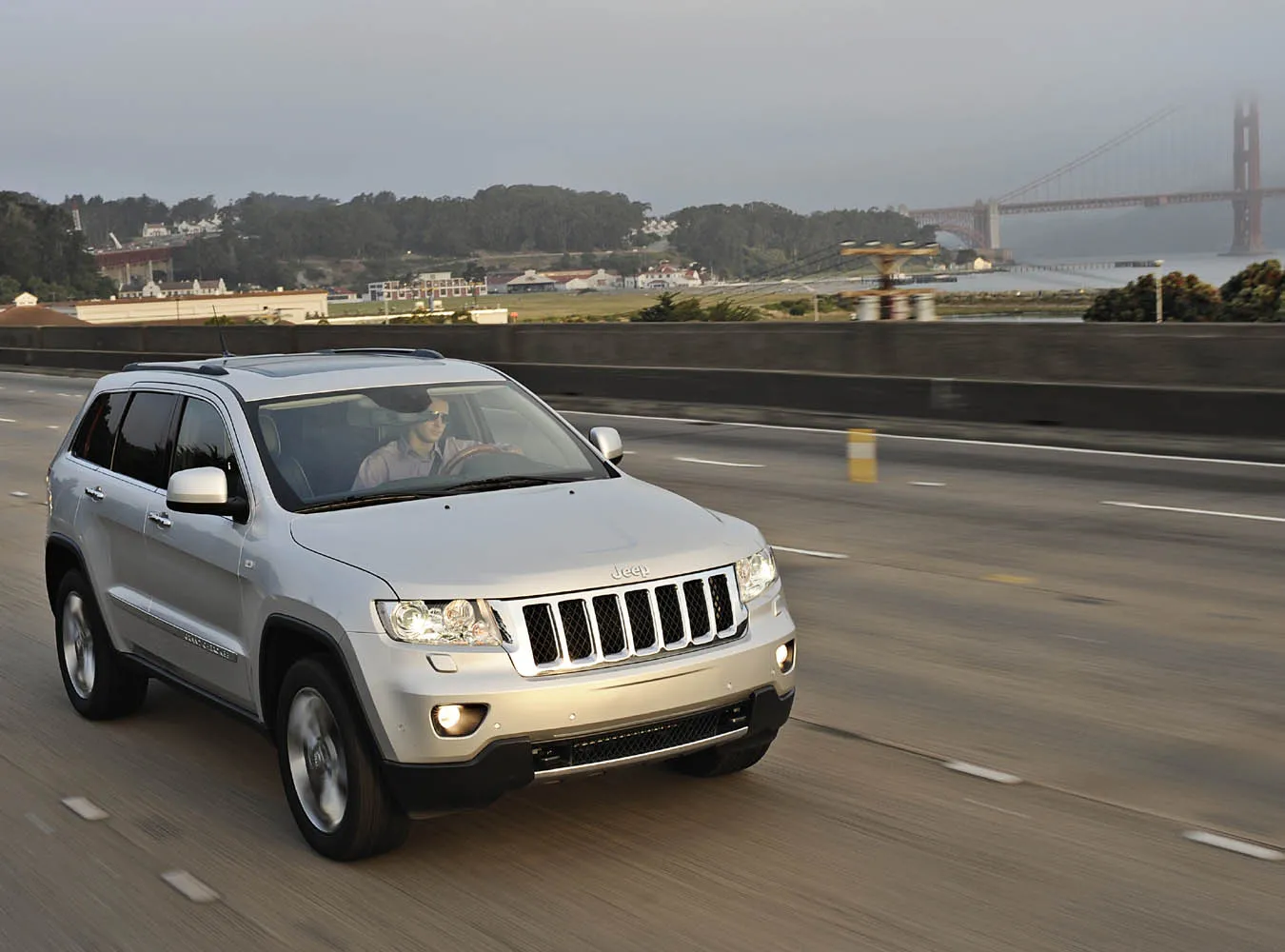 1882541-jeep-grand-cherokee-059jp.jpg
