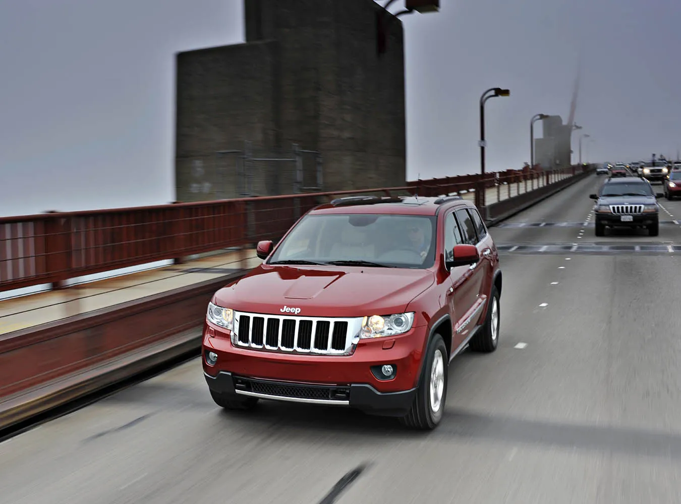1882566-jeep-grand-cherokee-061jp.jpg