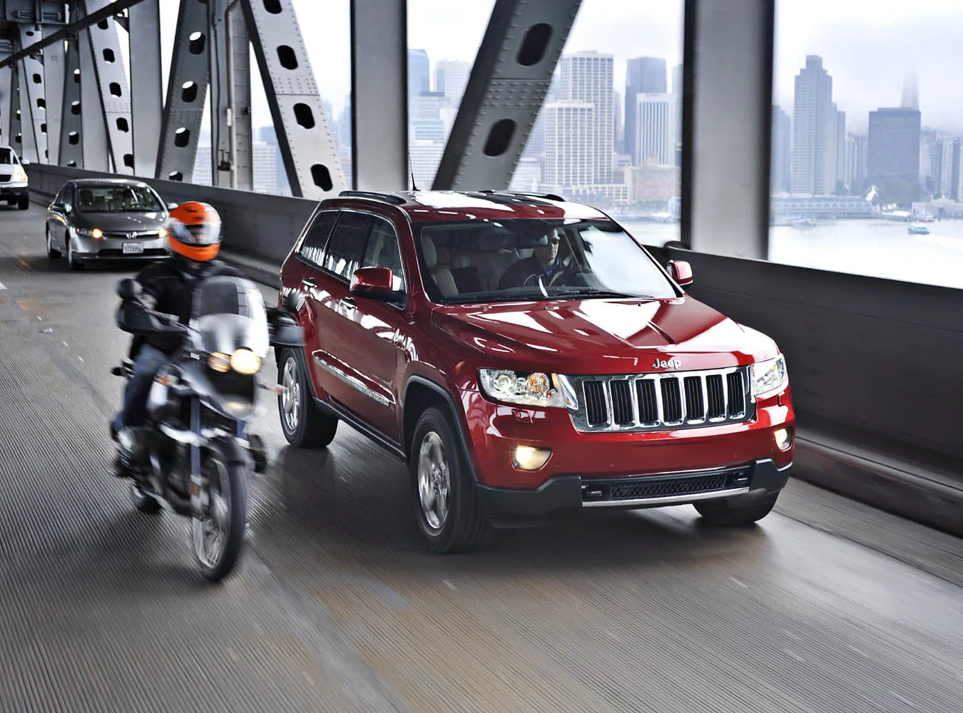 1882591-jeep-grand-cherokee-062jp.jpg