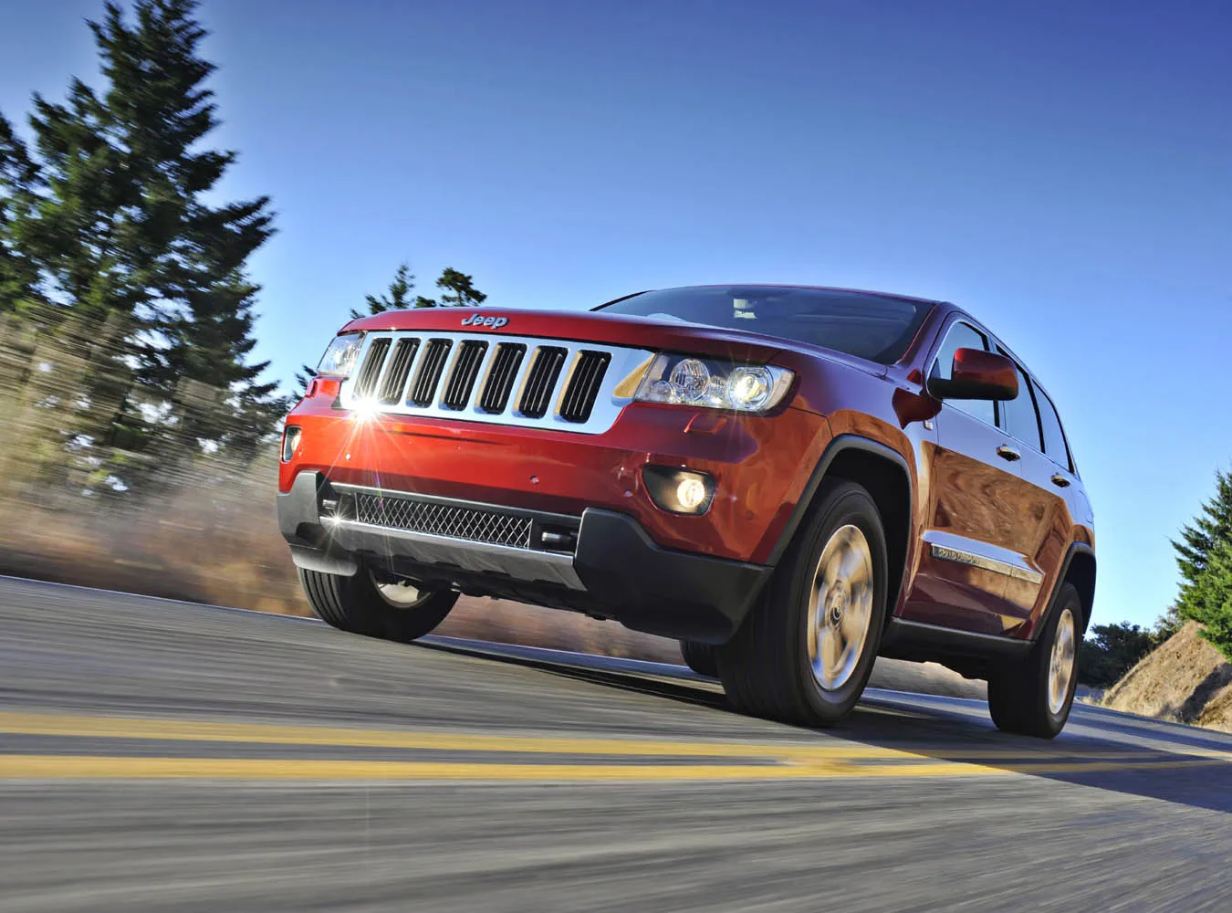 1882716-jeep-grand-cherokee-072jp.jpg