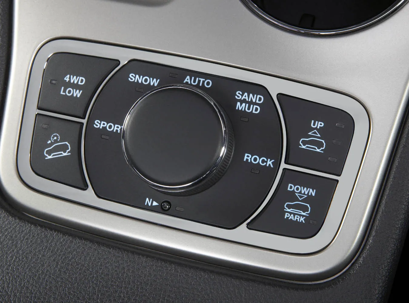 1882343-jeep-grand-cherokee-016jp.jpg