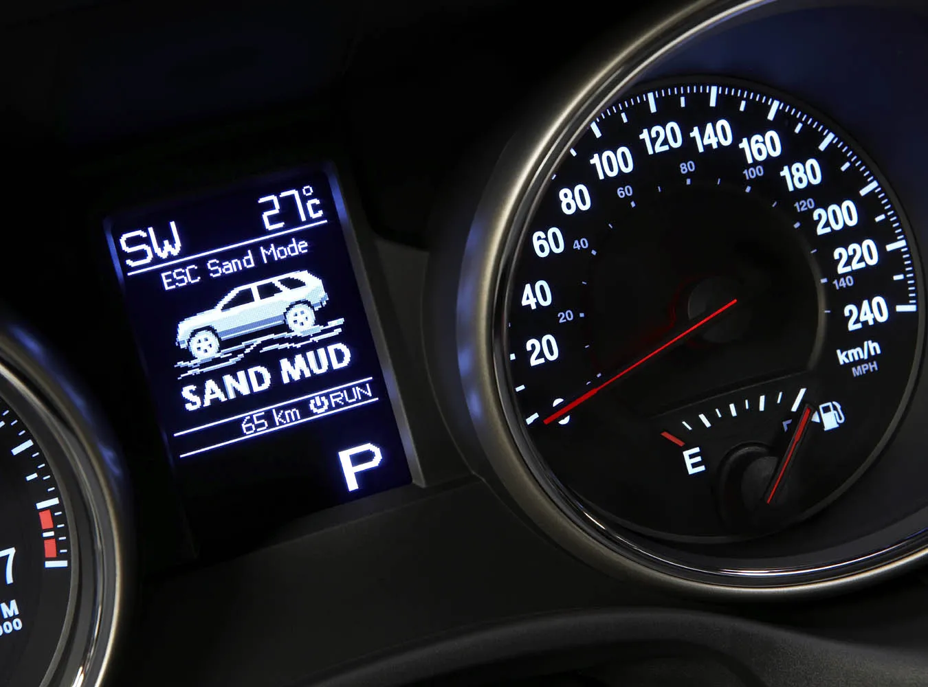 1882368-jeep-grand-cherokee-032jp.jpg