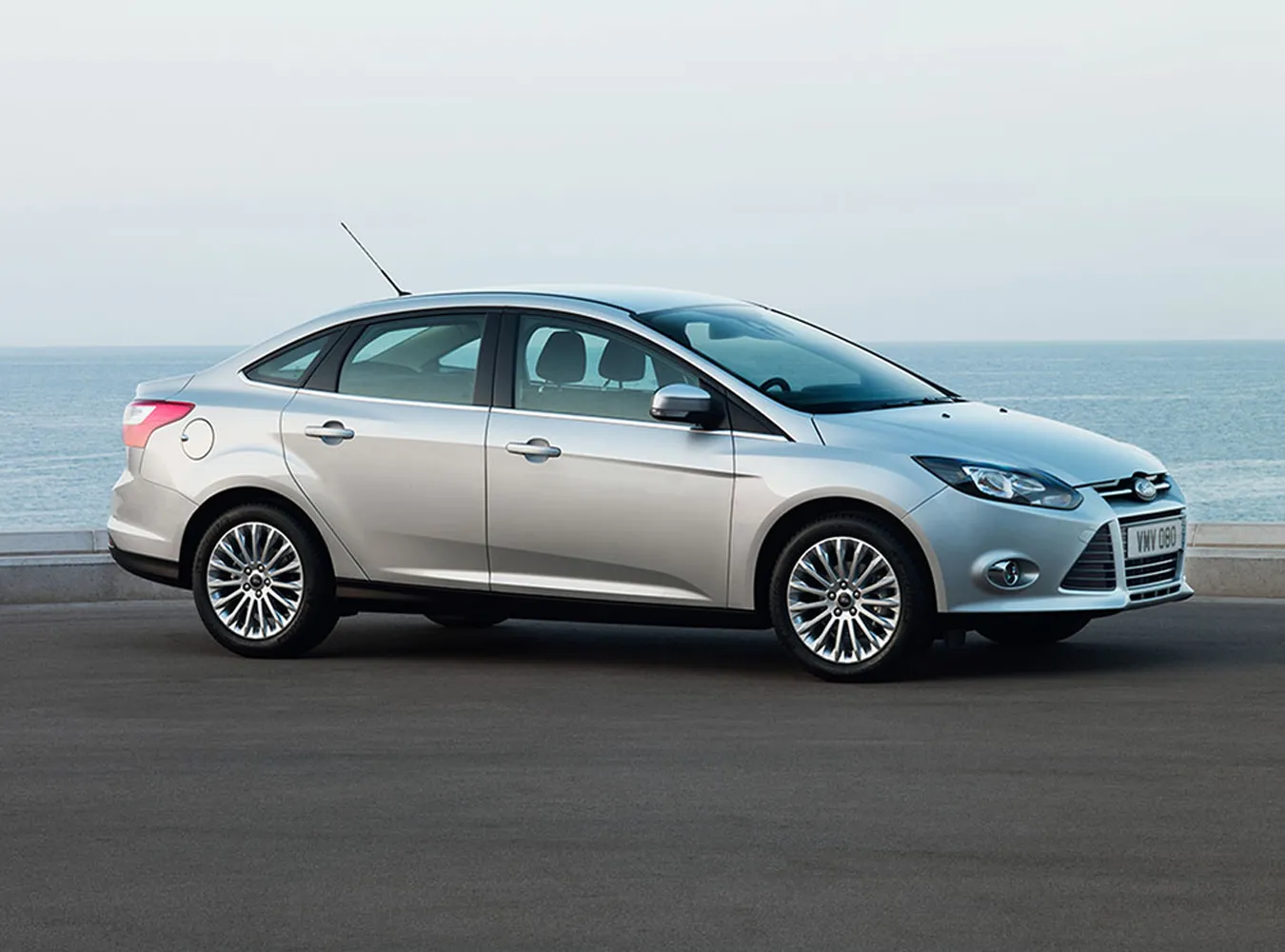 1826729-allnewfordfocus-4-door-003.jpg