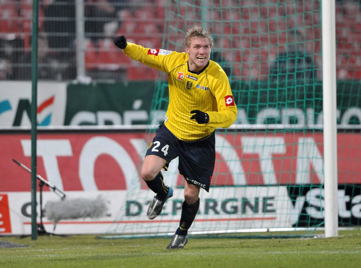 Damien Perquis o krok od gry w kadrze Franciszka Smudy