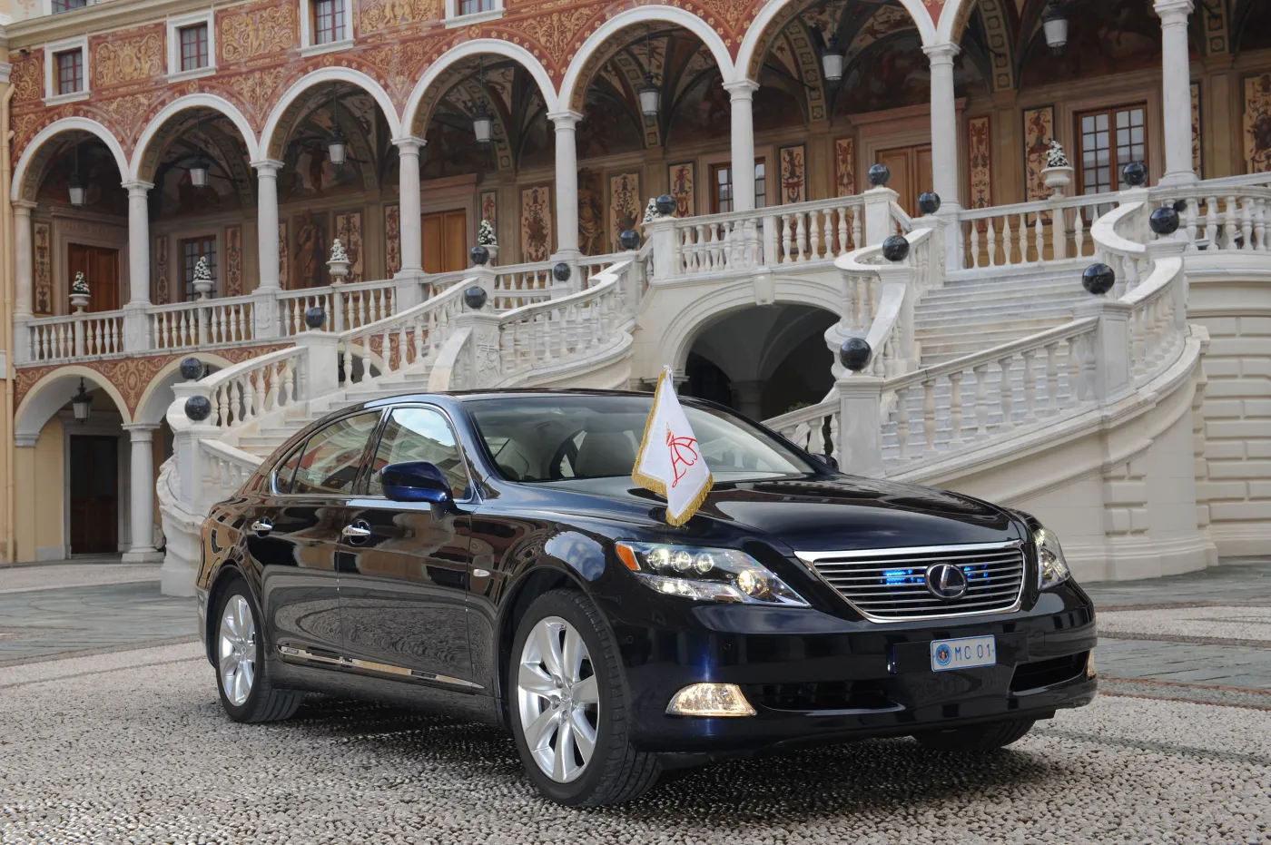 Specjalny, długi lexus na ślub księcia