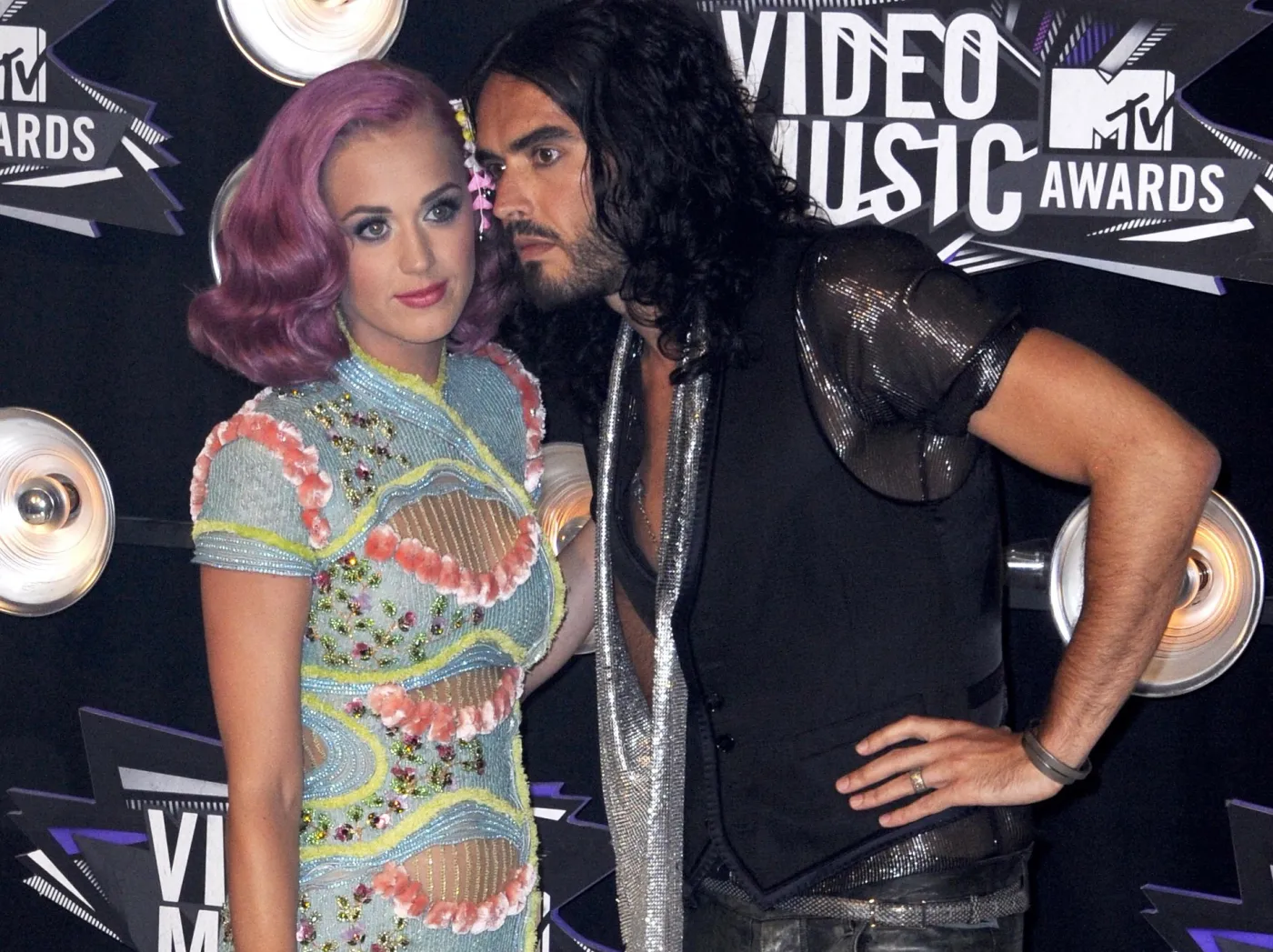 2422884-katy-perry-i-russell-brand.jpg