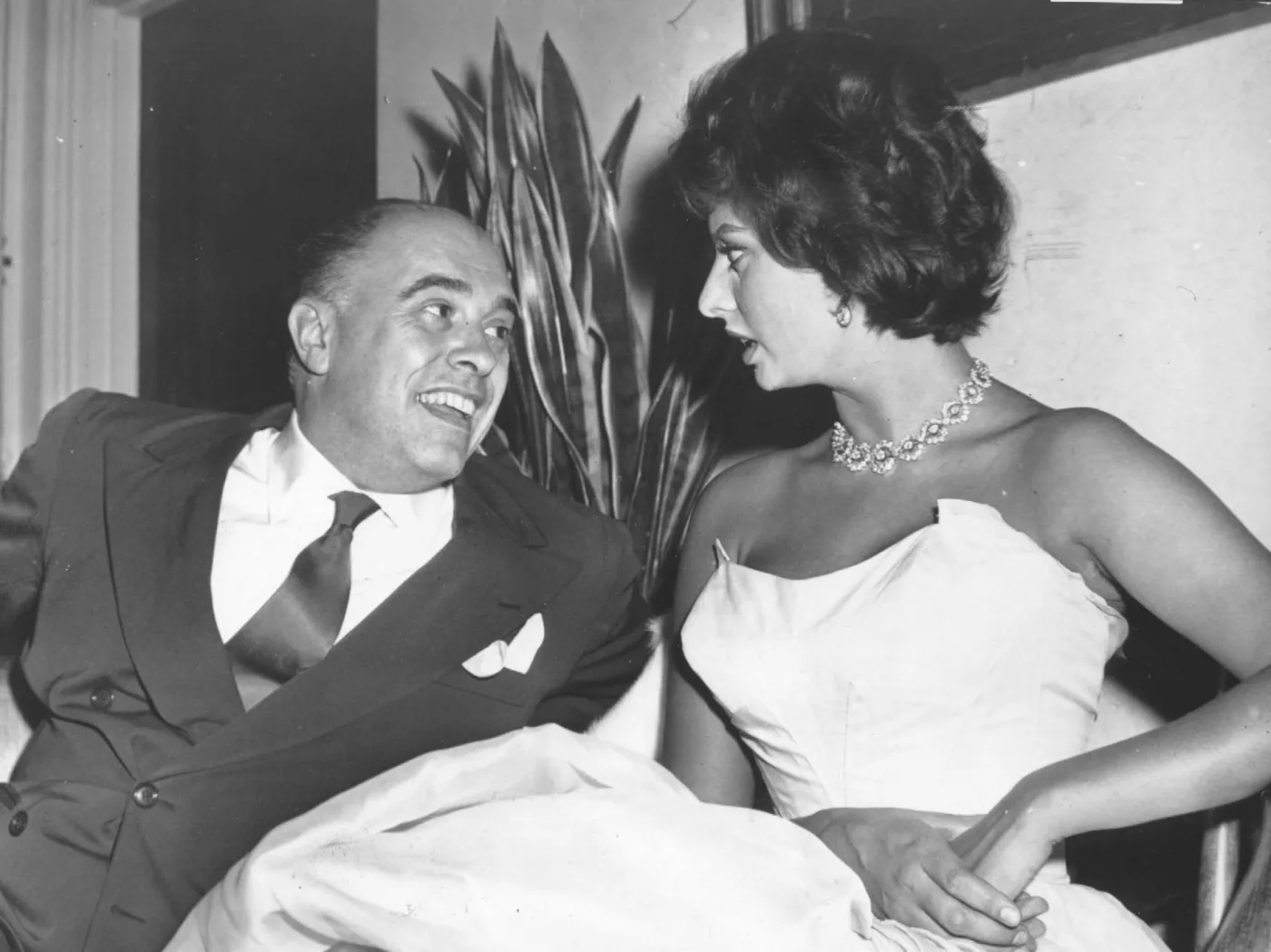 2742607-carlo-ponti-i-sophia-loren.jpg