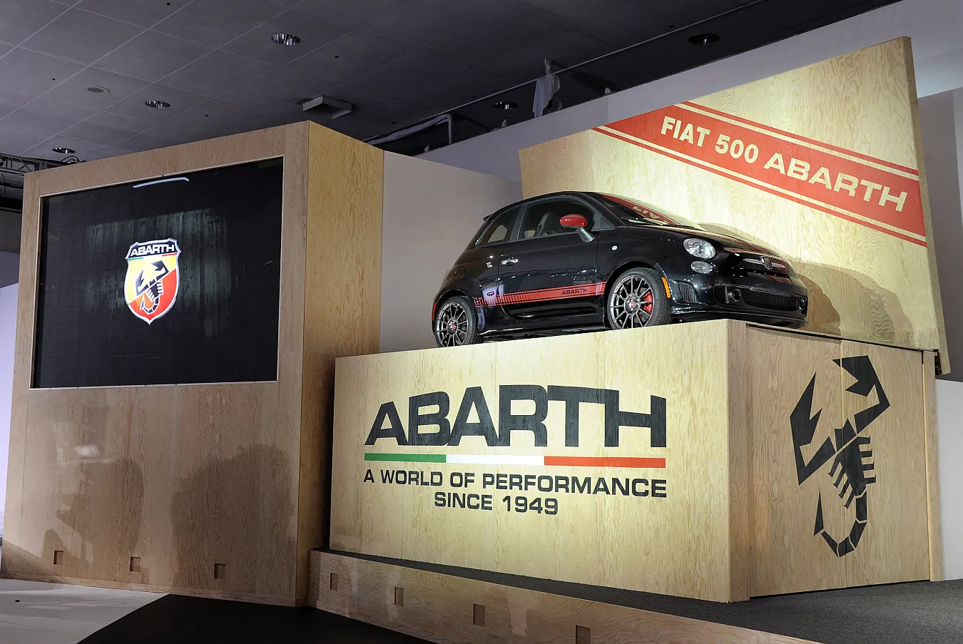 2748179-abarth-500-debiutuje-w-usa.jpg