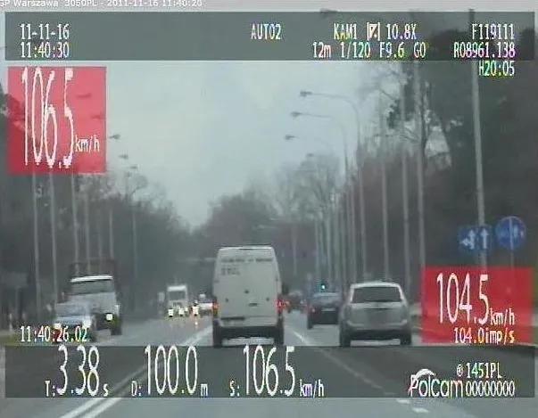 Ile można gnać przez miasto busem wypchanym ludźmi? Policja w szoku