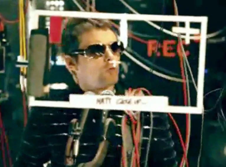 Kadr z teledysku  quot;Undisclosed  Desires quot; grupy Muse