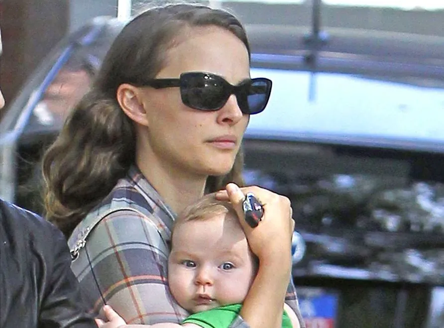 2638756-natalie-portman-z-synkiem.jpg