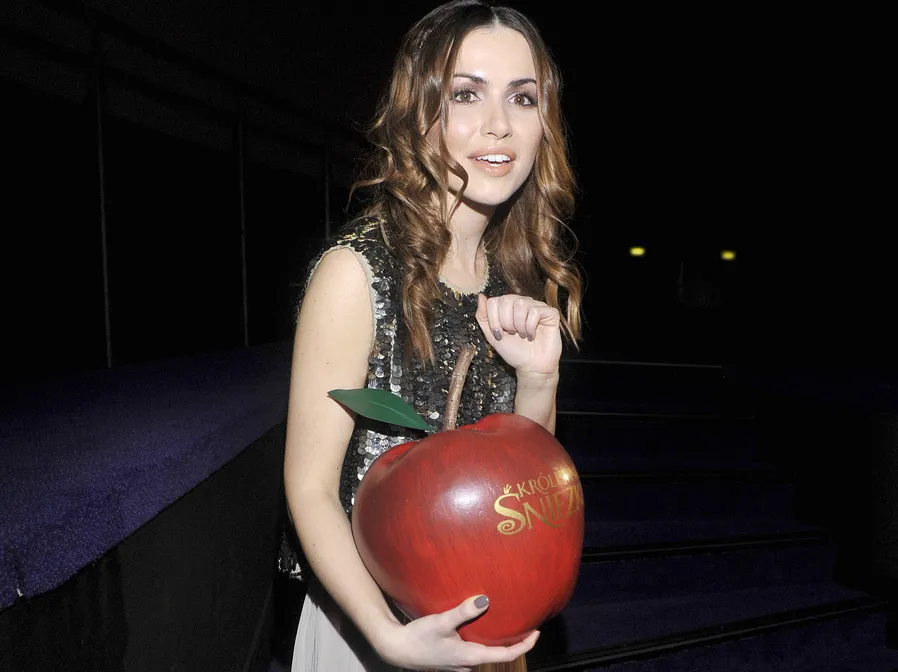 Gwiazdy z dziećmi na premierze "Królewny Śnieżki" w Warszawie