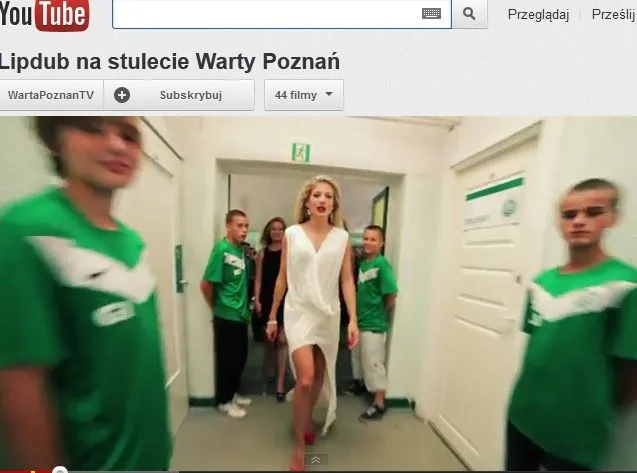 Pani prezes znów się lansuje. Śpiewa klubowy hymn. Zobacz teledysk