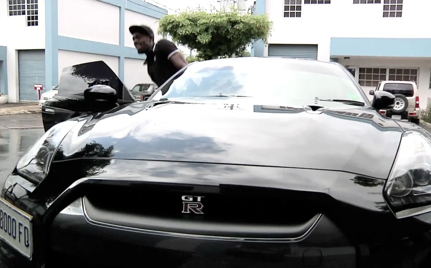 Najszybszy człowiek świata ma złoty samochód. Usain Bolt i jego nowy nissan GT-R