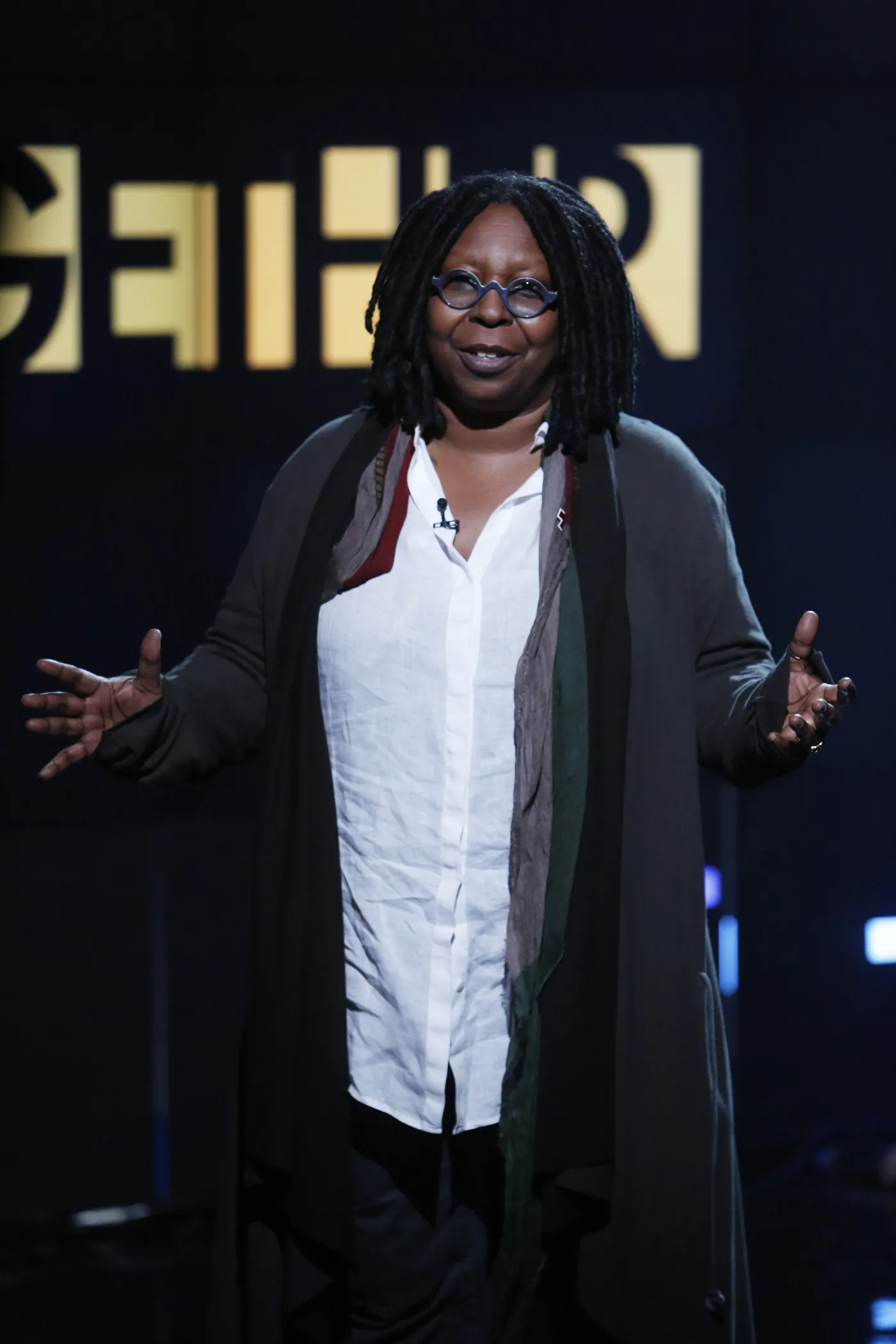 4227325-whoopi-goldberg-hurricane.jpg