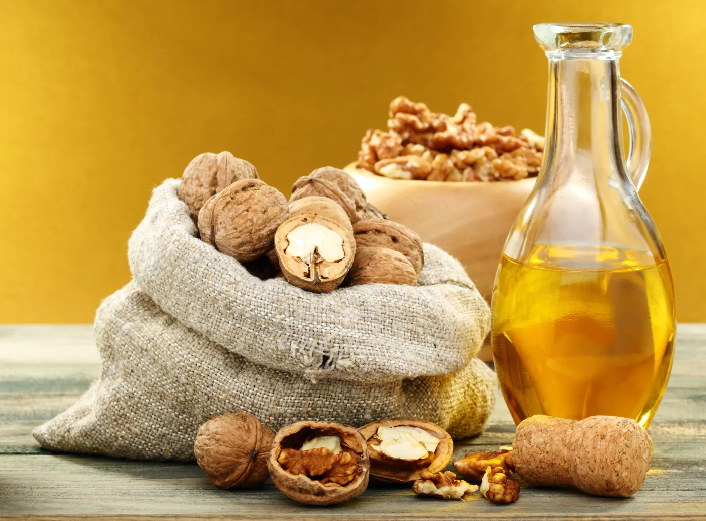 4845686-olej-z-orzechow-wloskich.jpg