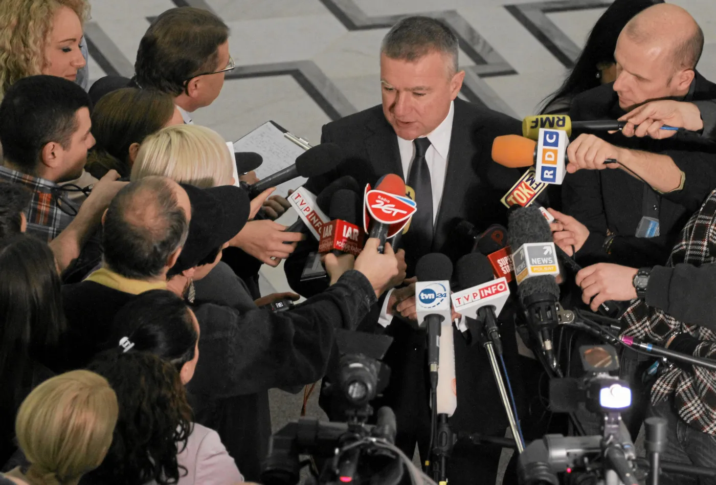 "Kubeł zimnej wody wylany na niektóre głowy może się przydać"