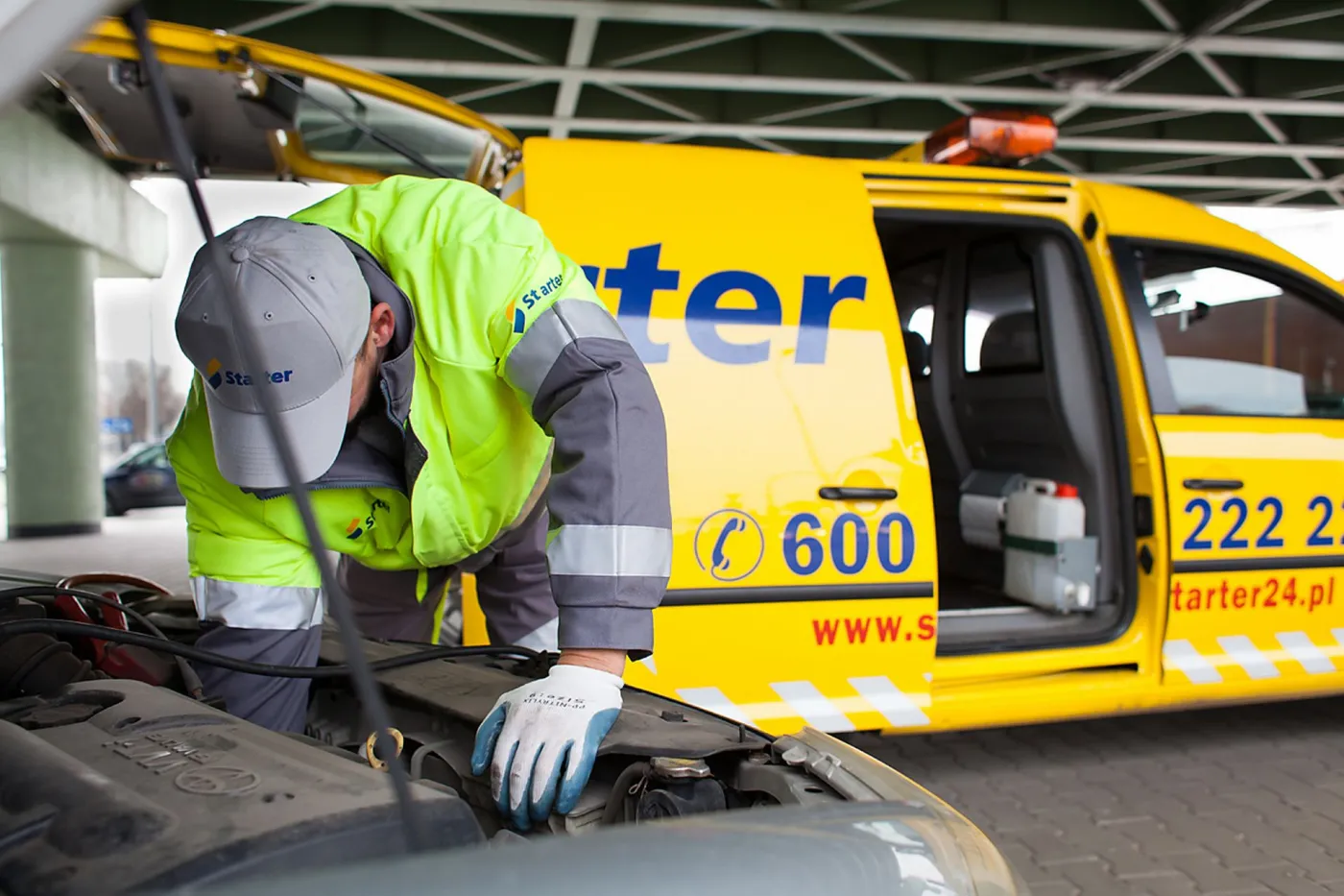 Co najczęściej psuje się w samochodach? Zobacz nowy raport pomocy drogowej