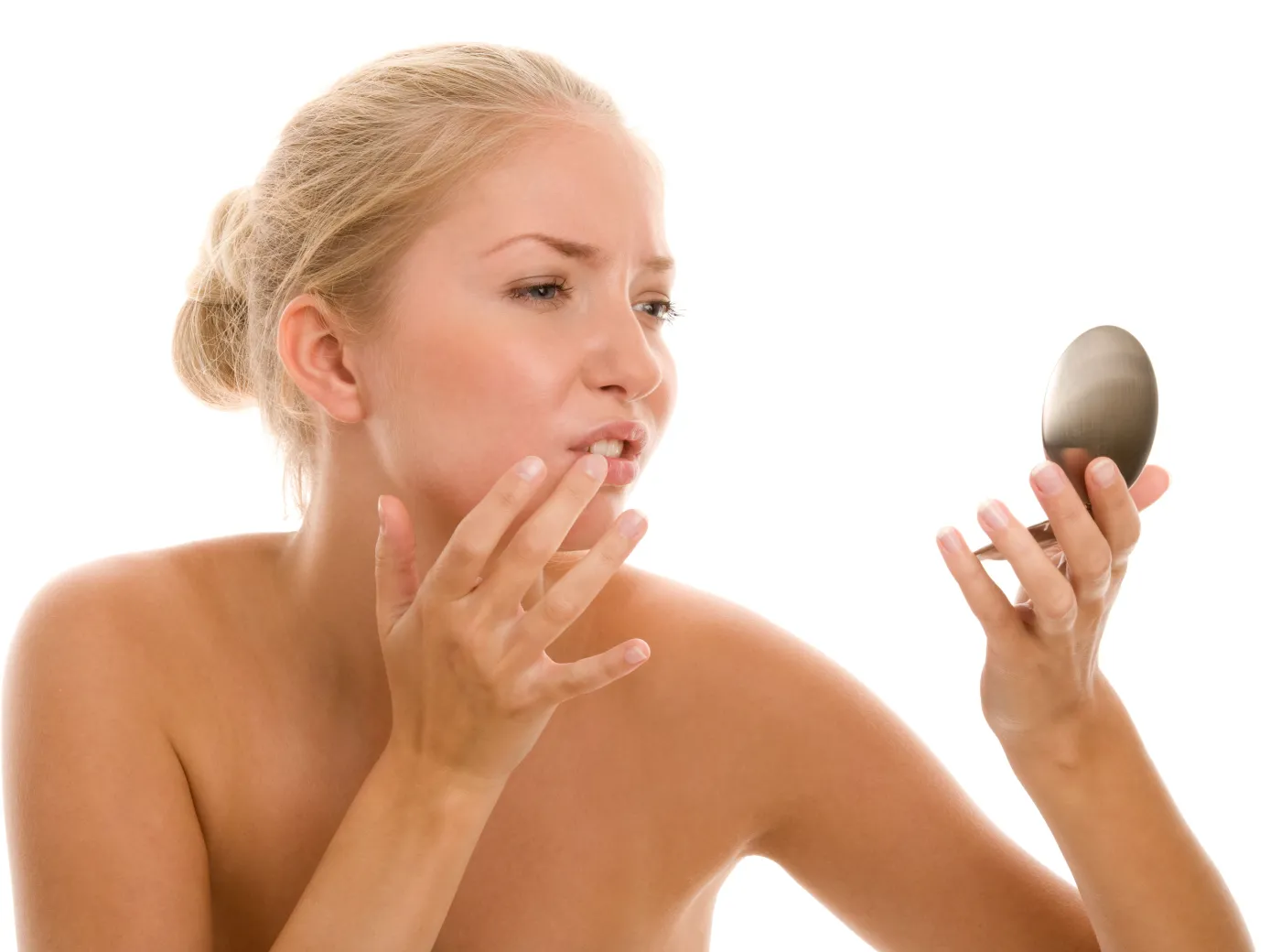 4953203-kobieta-oglada-swoje-usta.jpg
