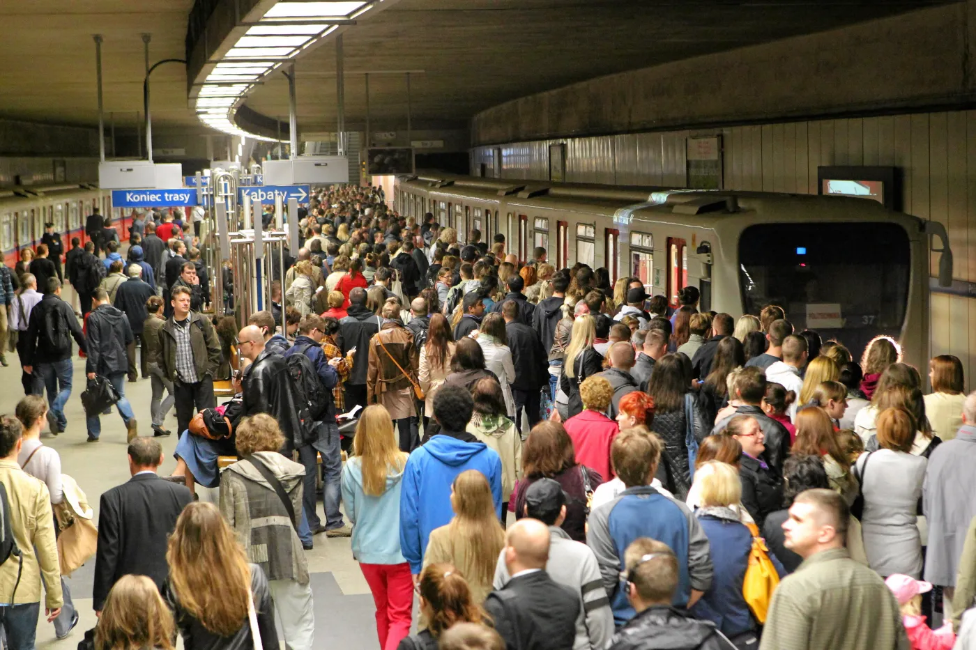 4955968-paraliz-metra-w-warszawie.jpg