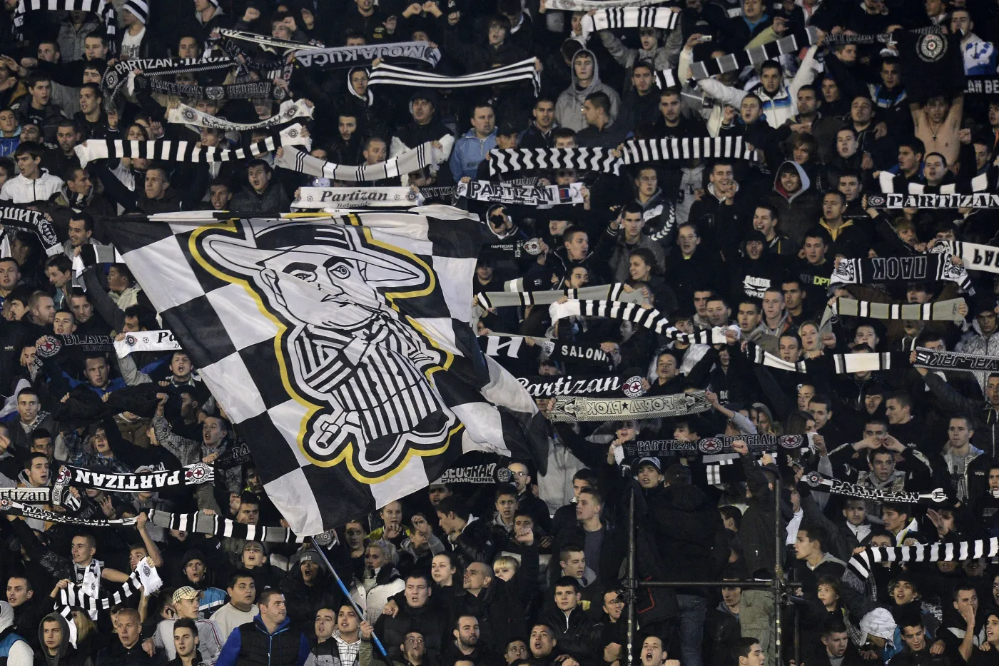 Partizan wygrał derby z Crveną i jest blisko tytułu. WIDEO