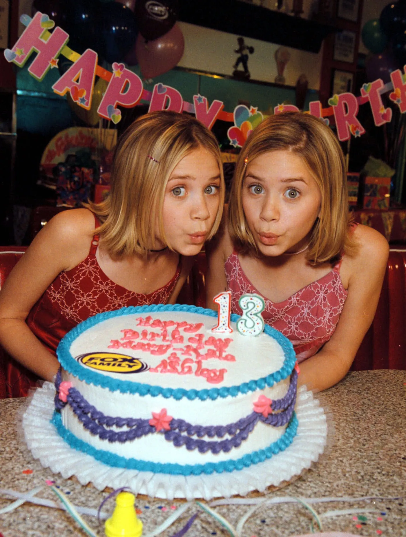 5031286-mary-kate-i-ashley-olsen.jpg