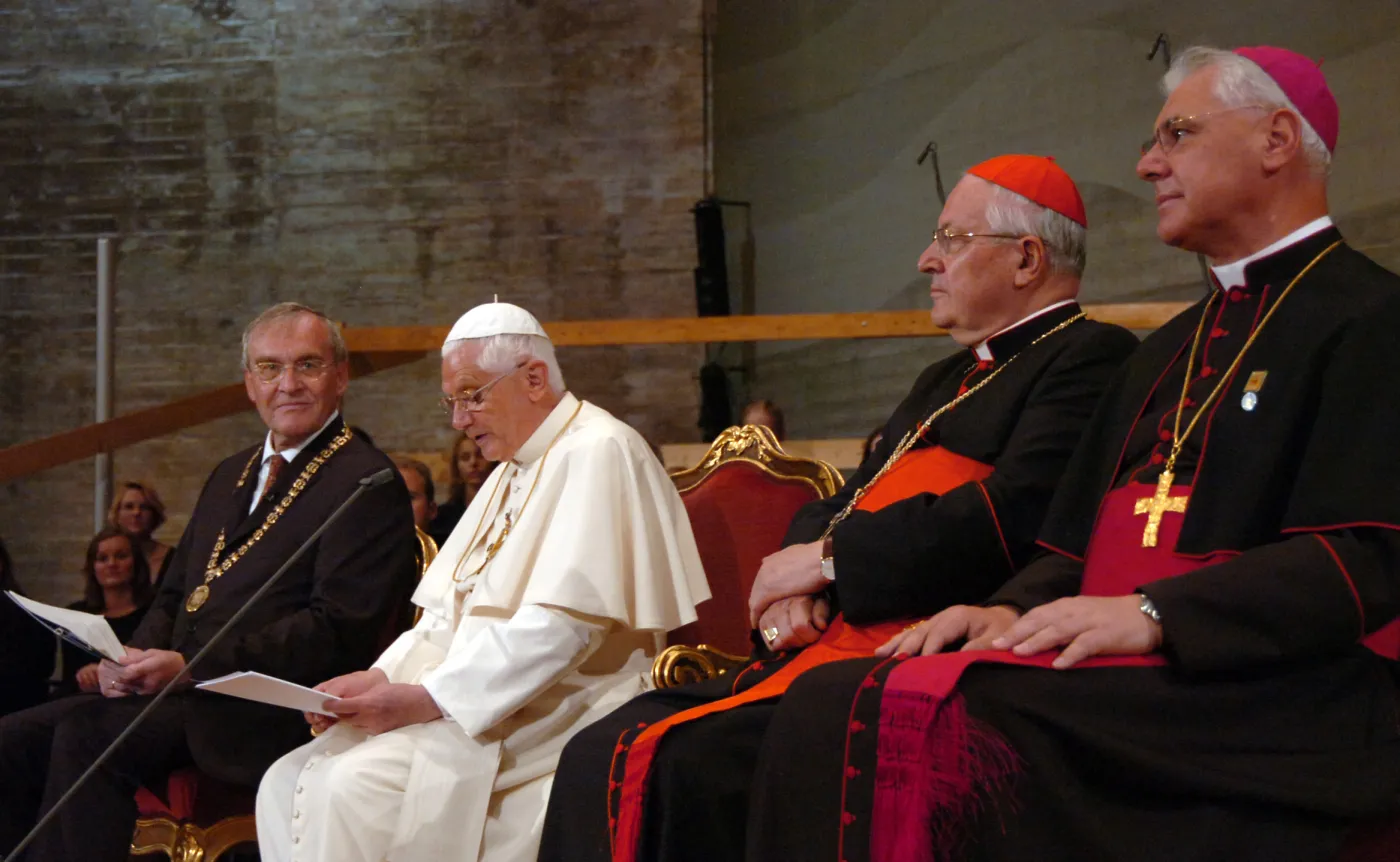 4664858-benedykt-xvi-w-ratyzbonie.jpg