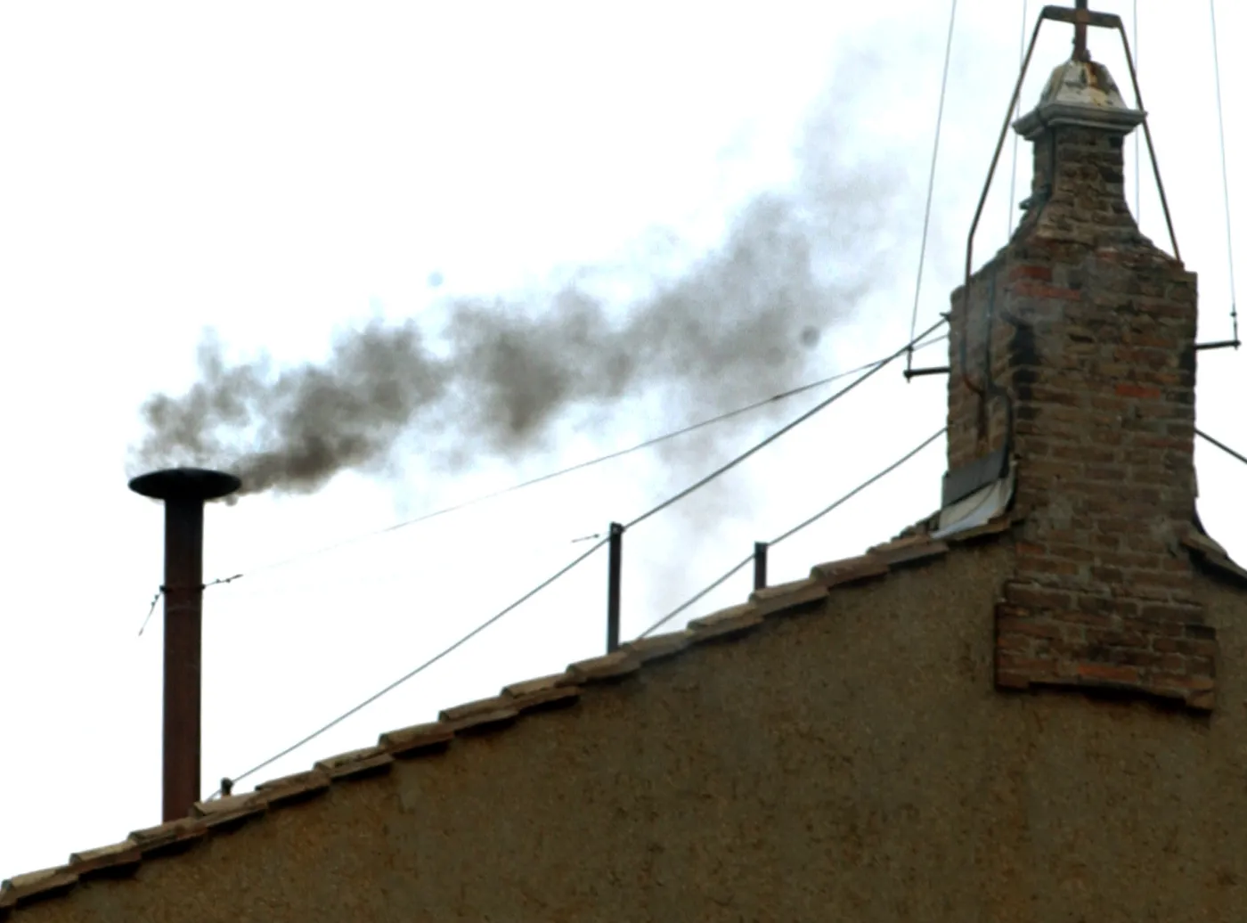 Czarny dym w Watykanie - nie ma jeszcze papieża !