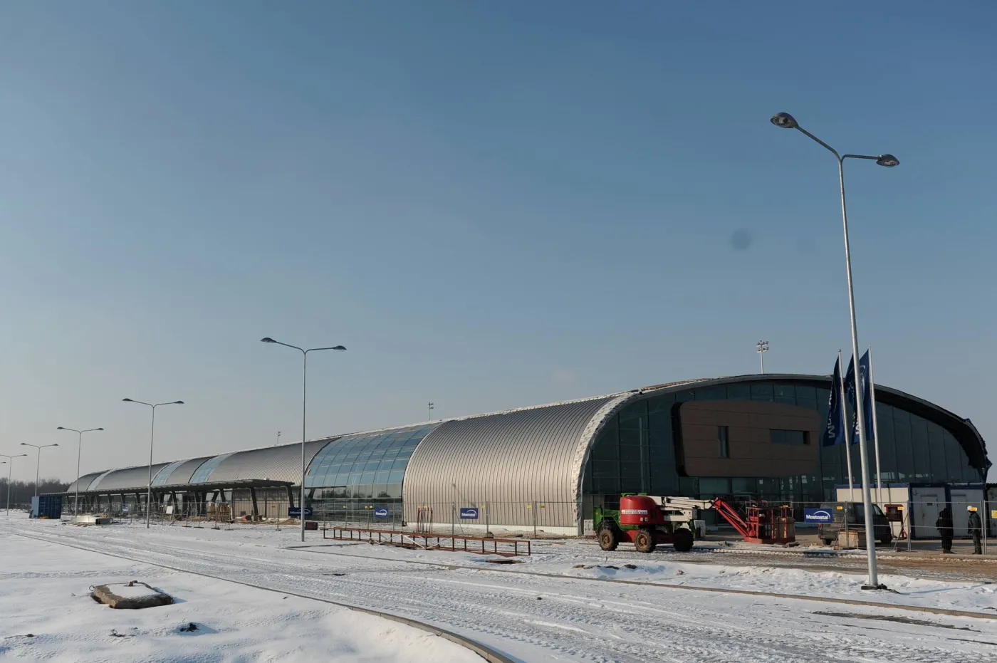 Z czego zbudowano pas w Modlinie? Alarmujący raport