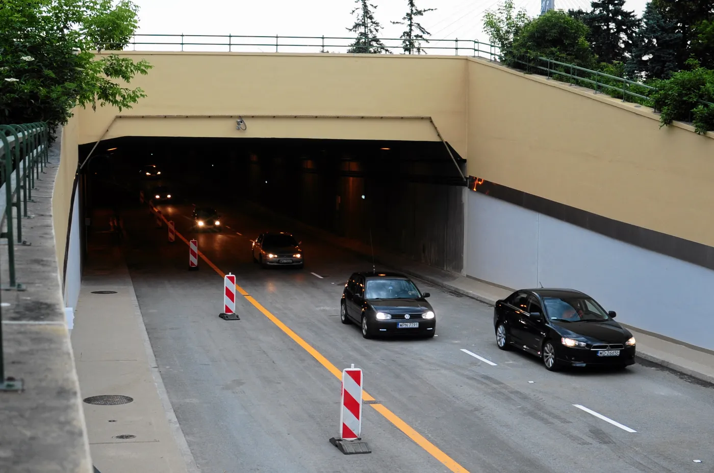 Kierowcy pojechali tunelem Wisłostrady. Dostępne dwa pasy jezdni