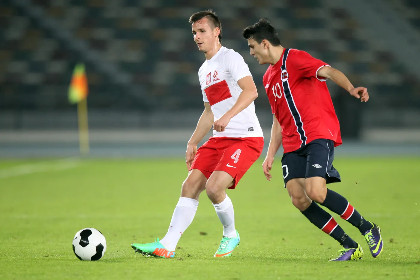 Paweł Olkowski (przy piłce)