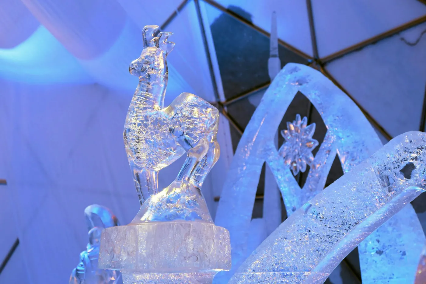 Piękna lodowa kaplica w Tatrach. Można w niej wziąć ślub!