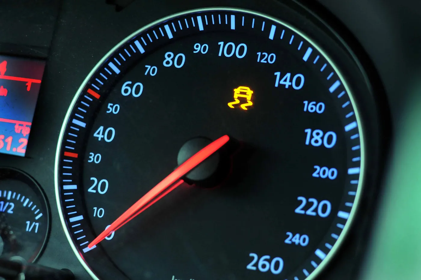 Organizacje zrzeszające kierowców chcą zwiększenia limitów prędkości