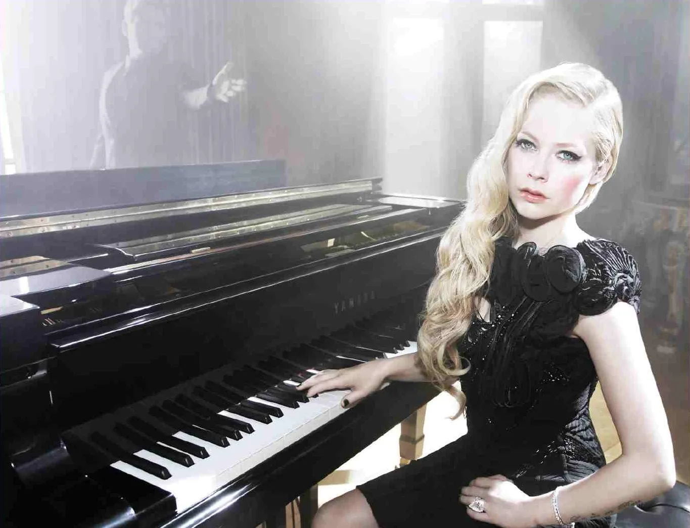 Avril Lavigne śpiewa z mężem - ZDJĘCIA!