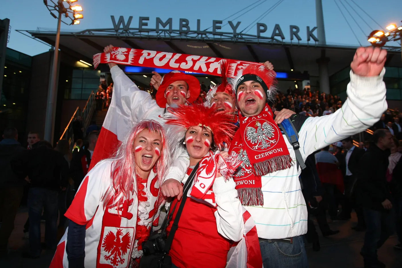 5525654-polscy-kibice-na-wembley.jpg
