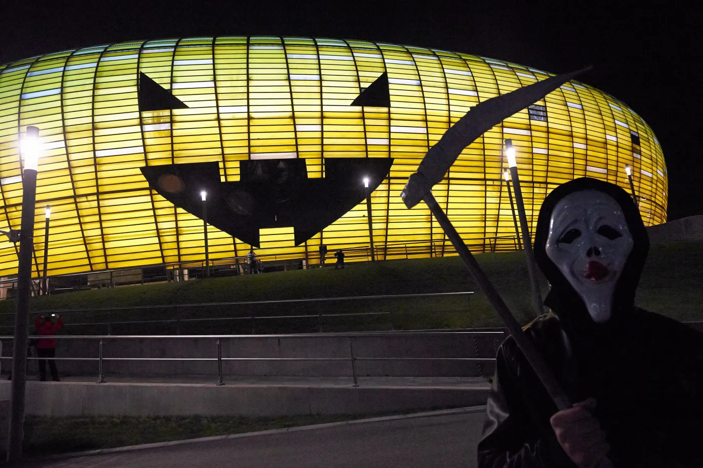 5588042-pge-arena-gdansk-halloween.jpg