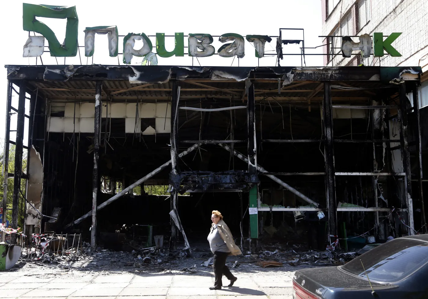 Spalony bank w Mariupolu