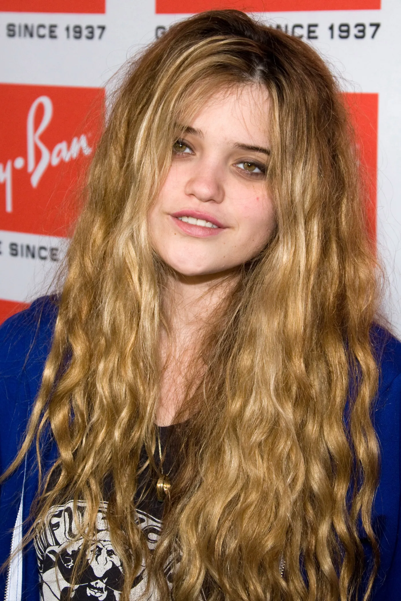 6332823-sky-ferreira-w-roku-2010.jpg
