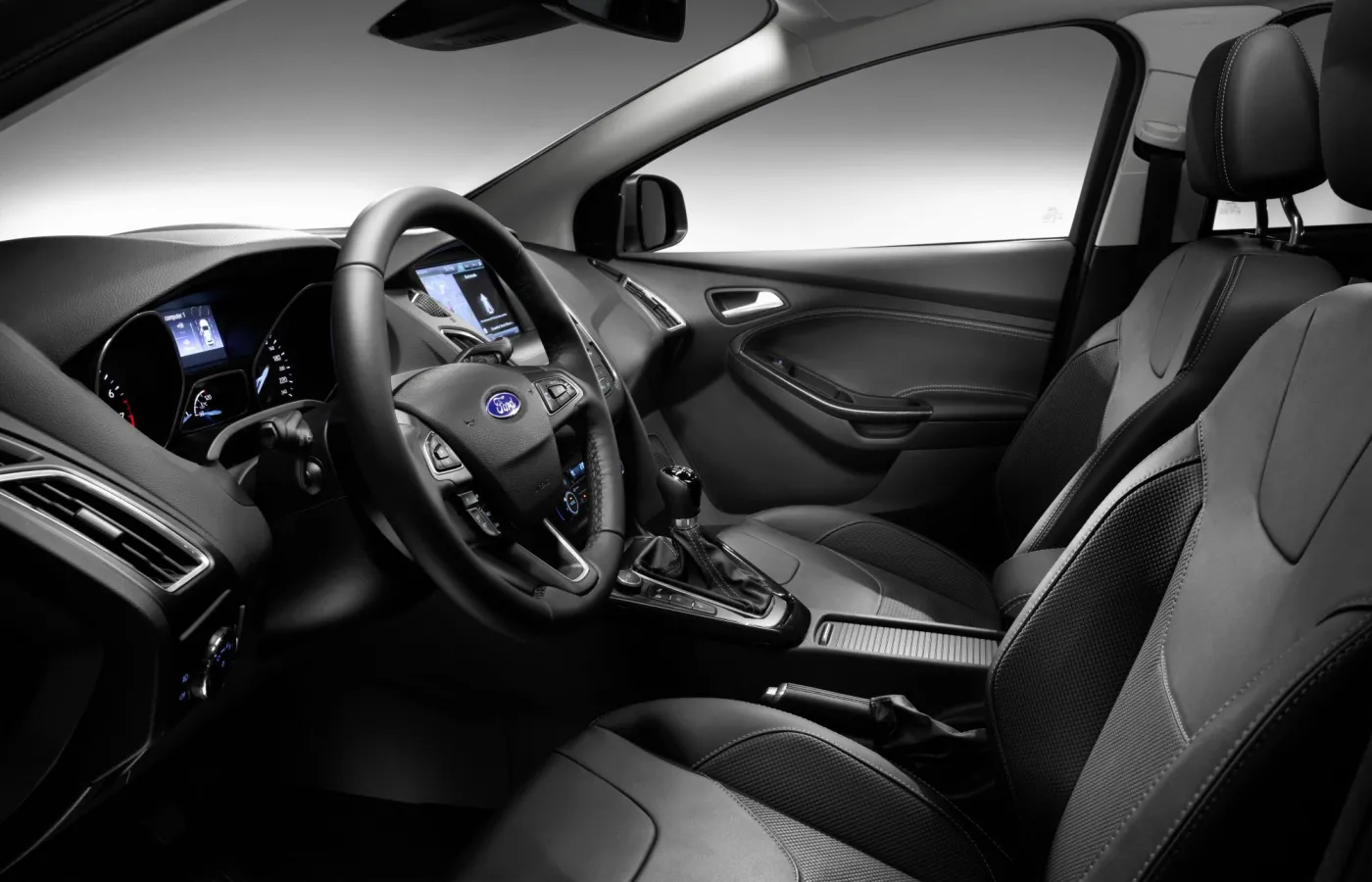 5977873-newfordfocus-interior-15.jpg