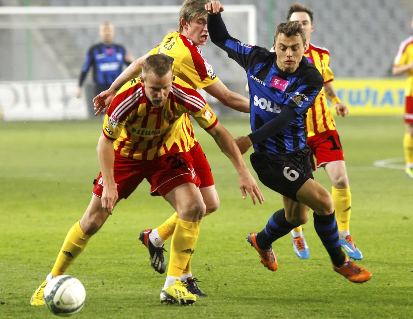 Korona remisuje z Zawiszą