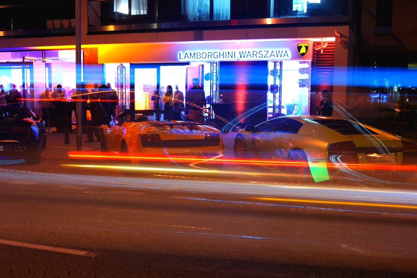 6559596-lamborghini-warszawa-salon.jpg