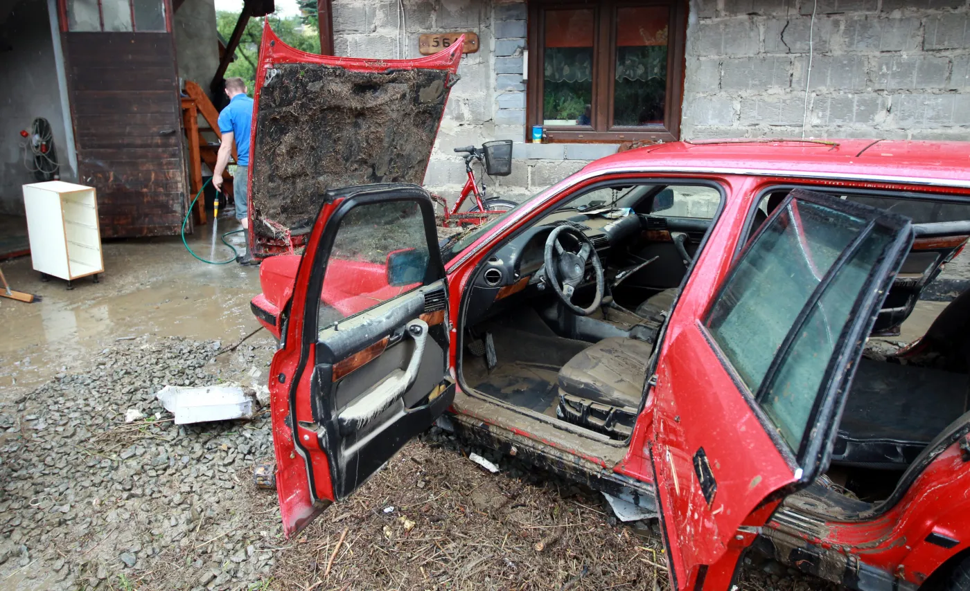 Nawałnica nad Małopolską. Zerwane mosty, zalany szpital [ZDJĘCIA]
