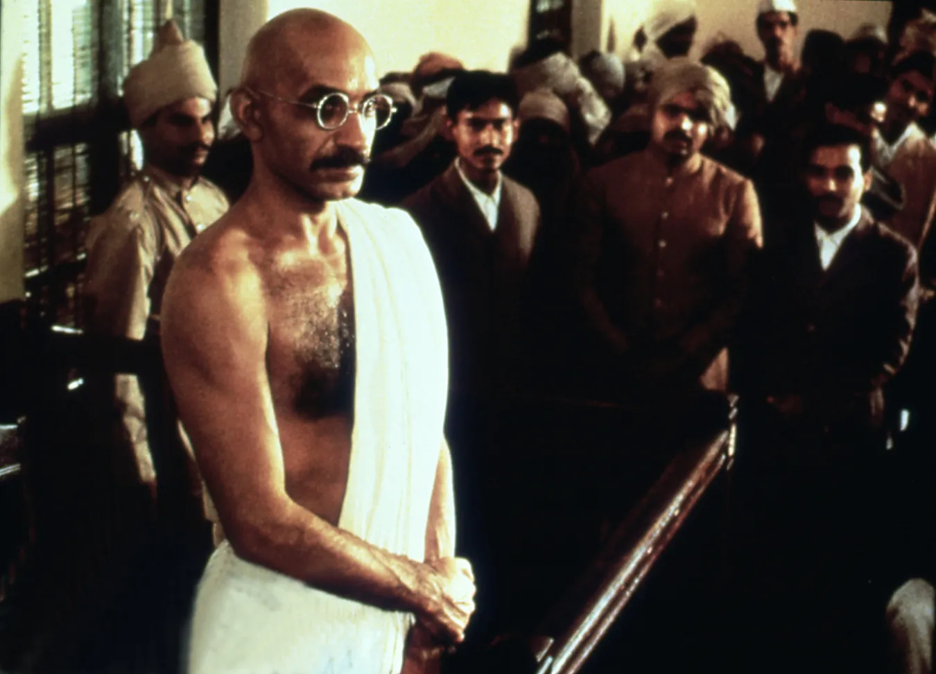 6710434-ben-kingsley-jako-gandhi.jpg