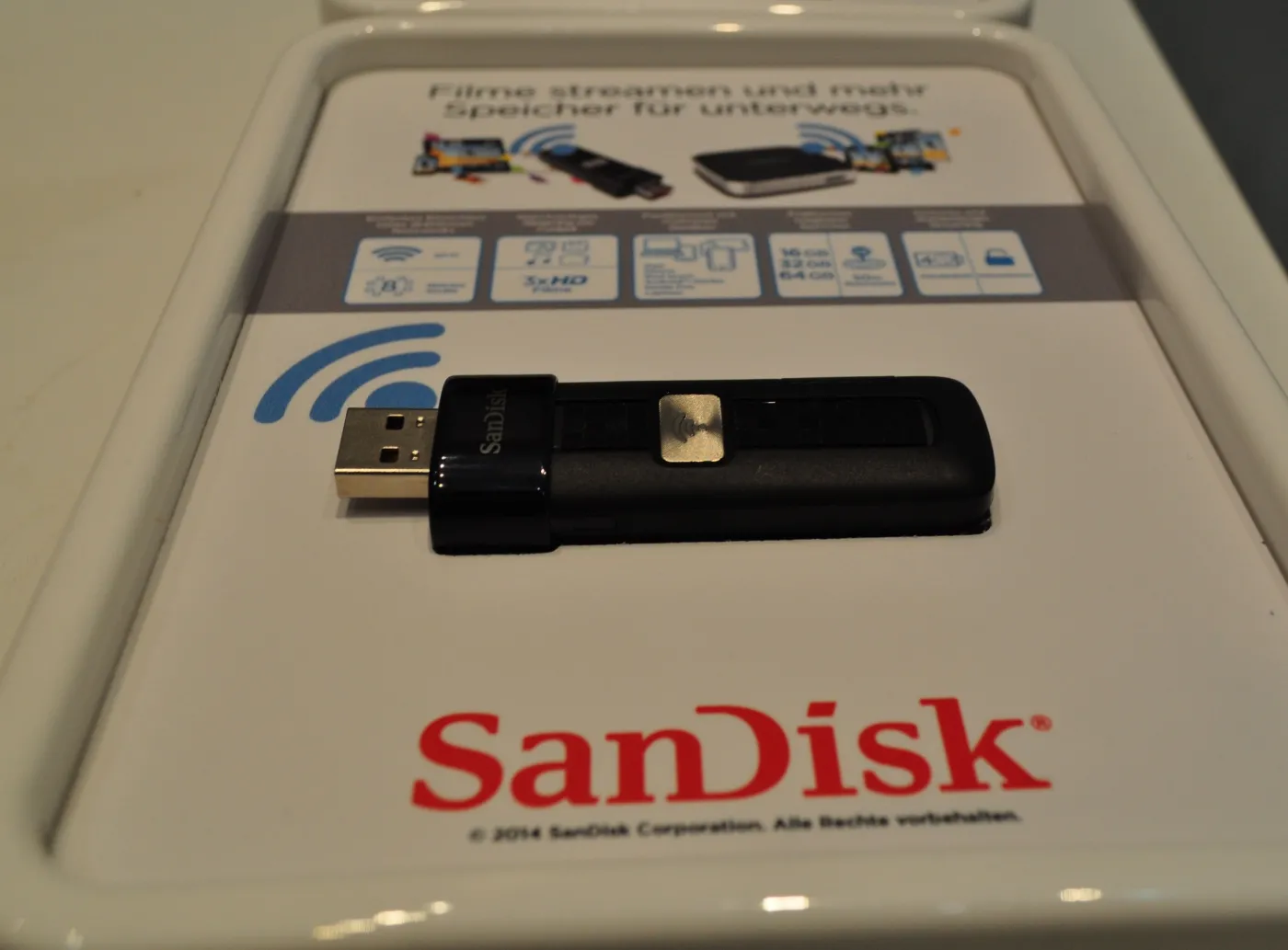 6783217-transmiter-filmow-sandisk.jpg