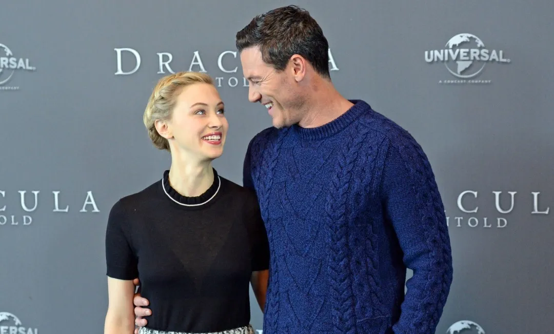 6815871-luke-evans-i-sarah-gadon.jpg